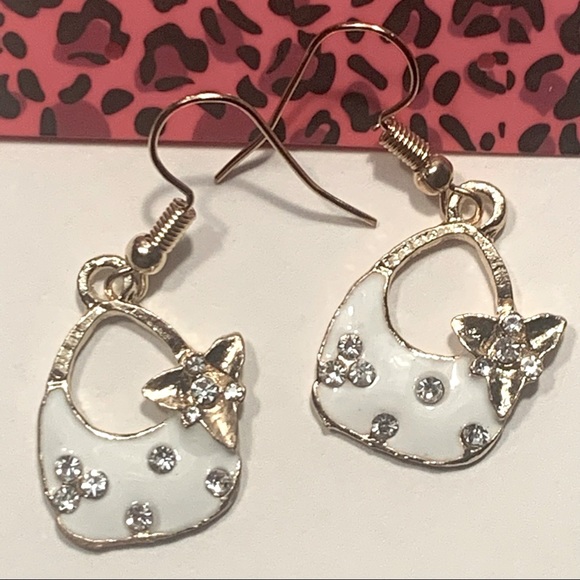 👛🆕 Betsey Johnson Style - Chic White Purse Earrings - Picture 2 of 5